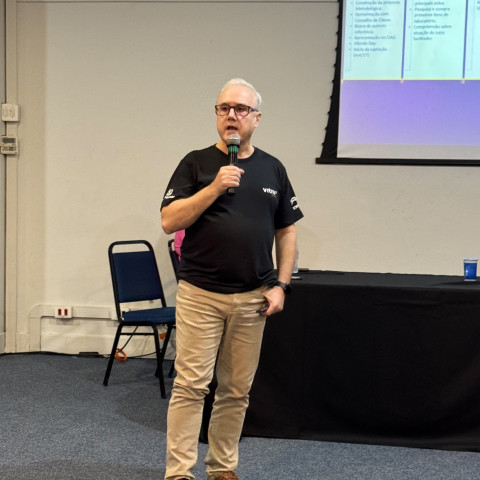 Lazilha falando sobre os avanços das tecnologias educacionais